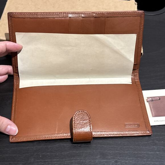 NEW IN BOX VINTAGE COACH CHECK BOOK CASE WITH TAB TAN FS4621 - Picture 8 of 13
